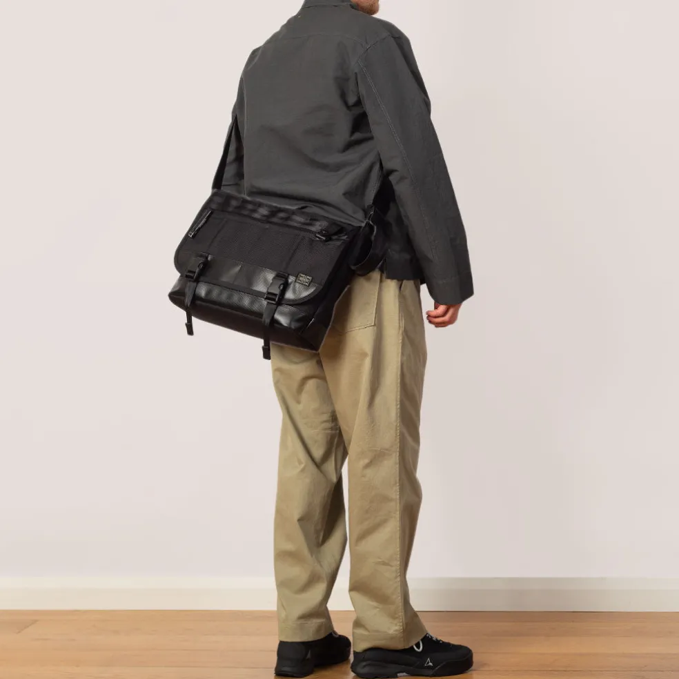 Heat Messenger Bag (L) - Black