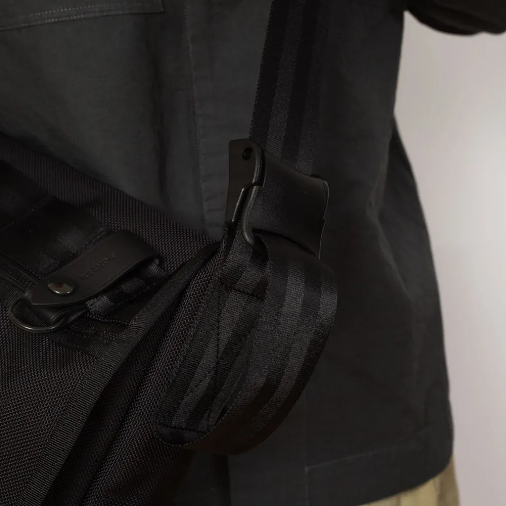 Heat Messenger Bag (L) - Black