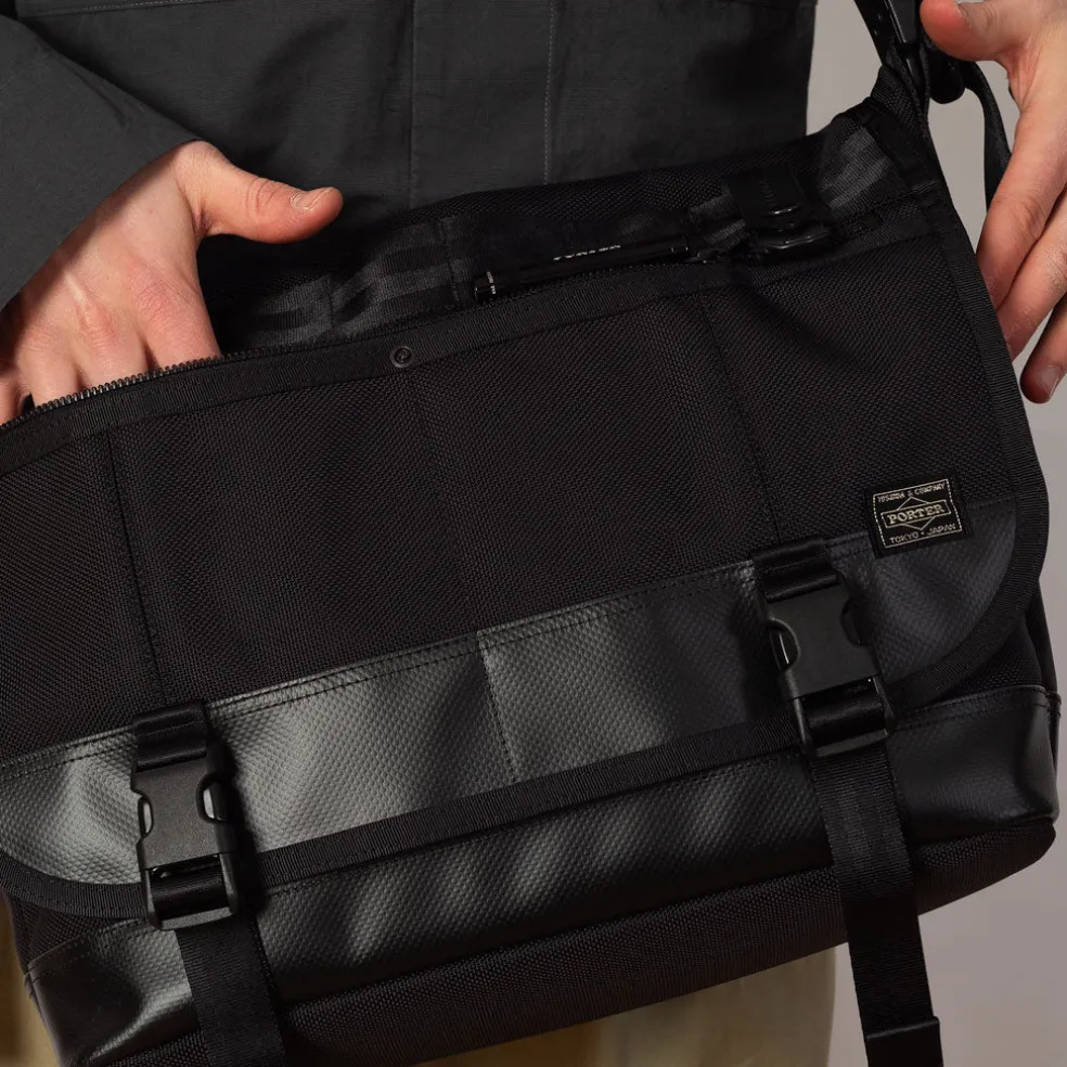 Heat Messenger Bag (L) - Black