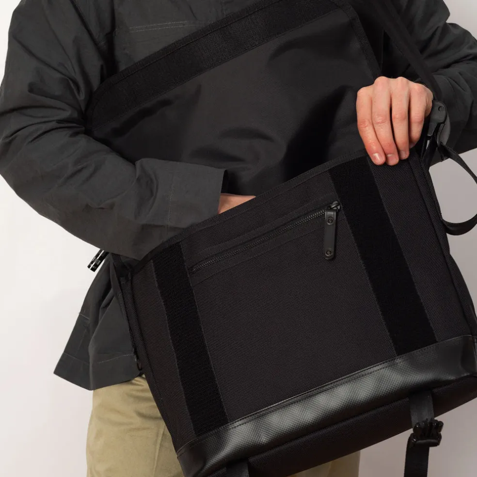Heat Messenger Bag (L) - Black